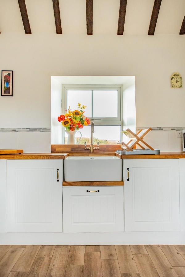 Blue Sky Cottage, Doolin Carrowauff Bagian luar foto