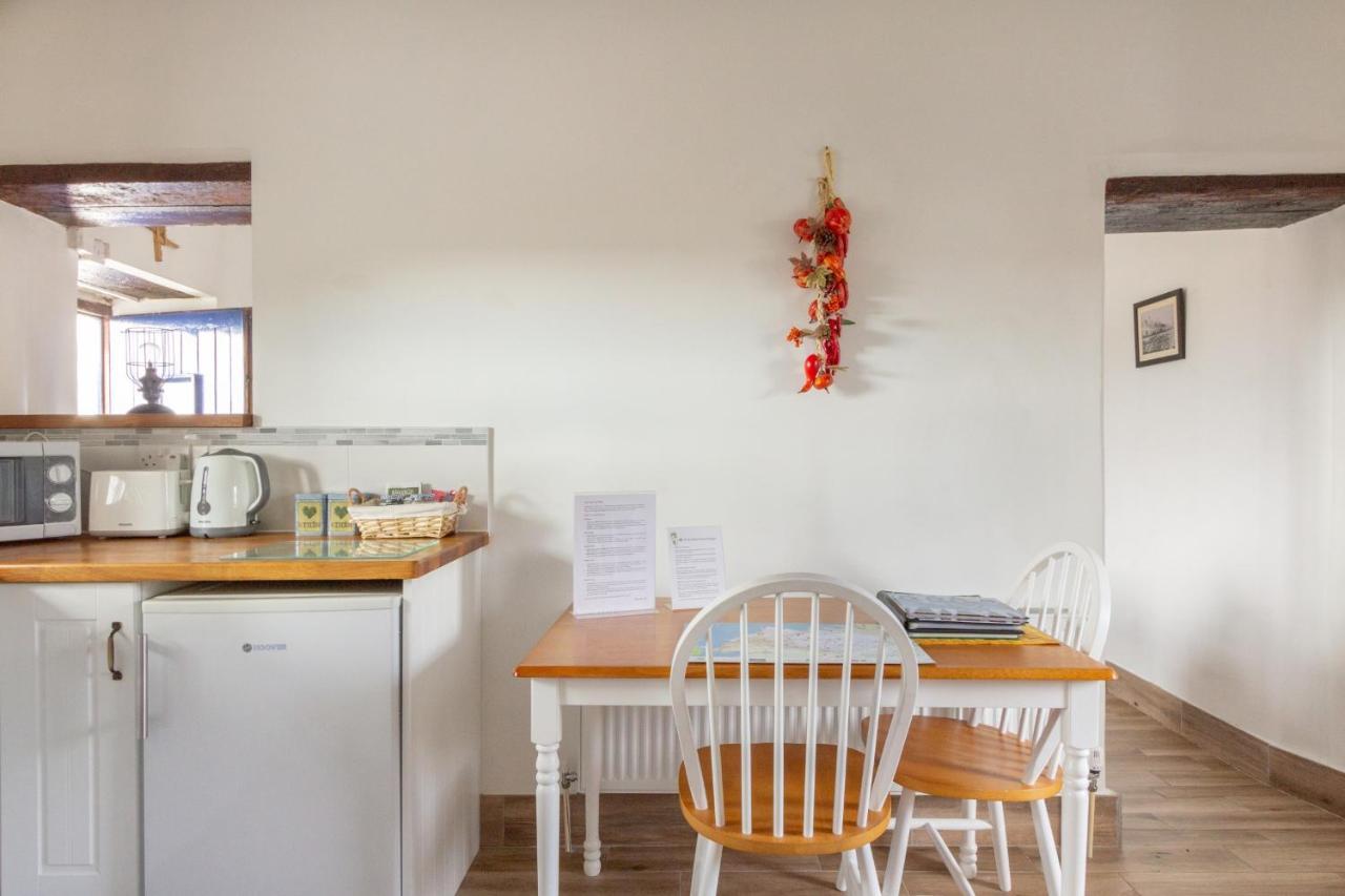 Blue Sky Cottage, Doolin Carrowauff Bagian luar foto